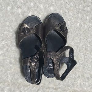Dansko sandals size 37